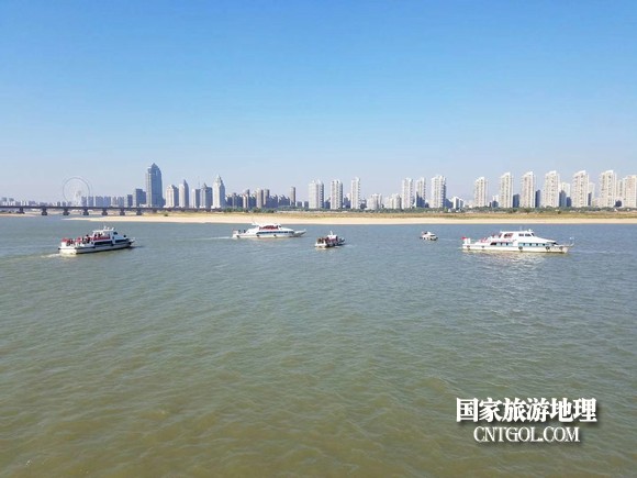 江西開展呵護(hù)一湖清水，嚴(yán)厲打擊非法采砂行動(dòng)（圖）