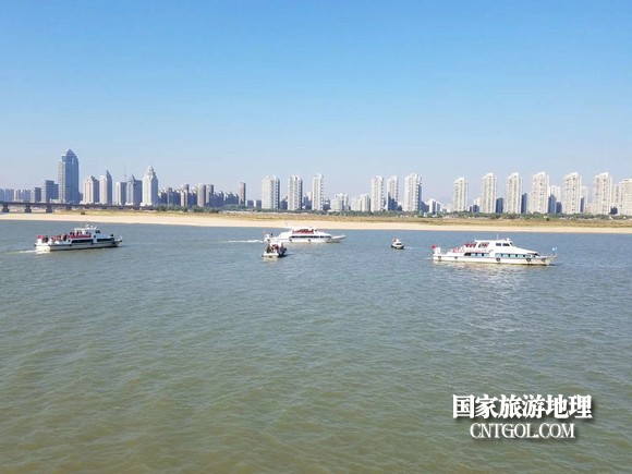 江西開展呵護(hù)一湖清水，嚴(yán)厲打擊非法采砂行動(dòng)（圖）